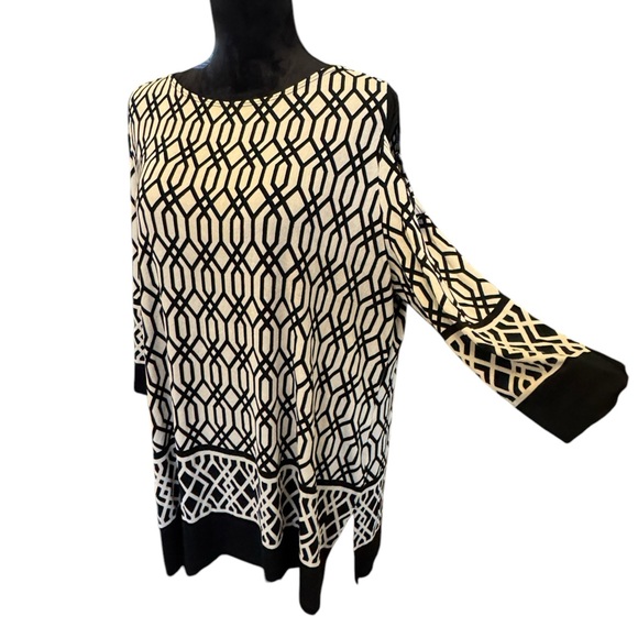 Chico's Travelers Black and White Geometric Tunic size 3 (L) - Picture 4 of 7